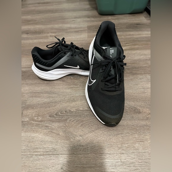 Men’s Nike running shoes - Picture 2 of 7